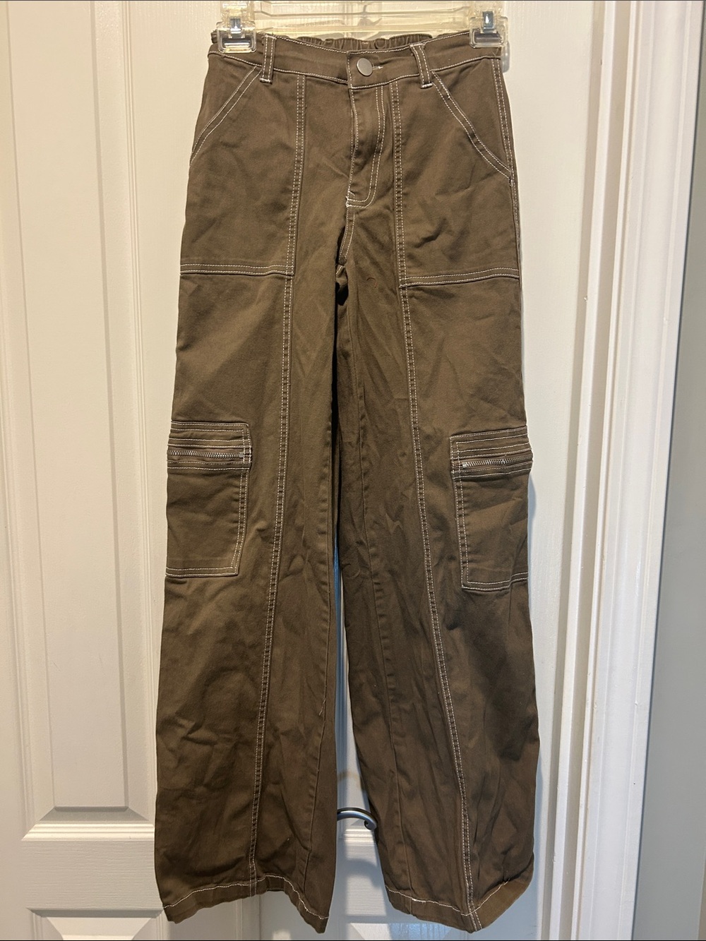 Wide-Leg Brown Cargo Jeans for Women